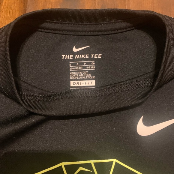 ✔️Nike Dri Fit Top Kids Size 5 (EUC) - Picture 5 of 8